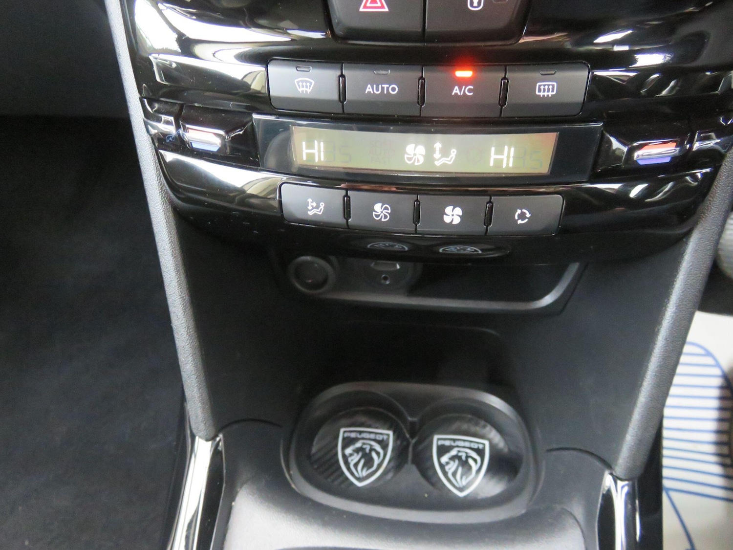 Used Peugeot 2008 2016 for sale - 77202893: Photo 32