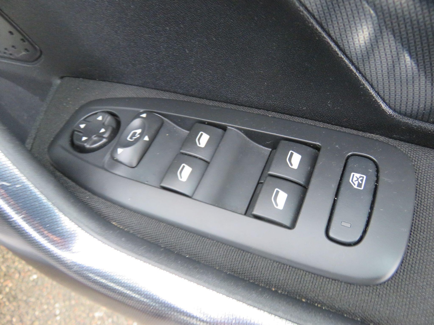 Used Peugeot 2008 2016 for sale - 77202893: Photo 37