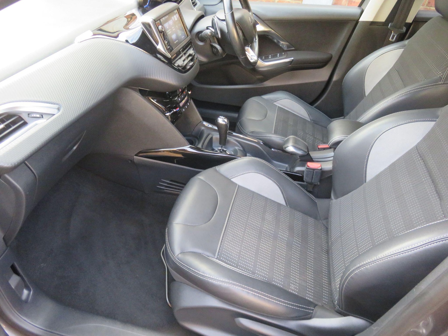 Used Peugeot 2008 2016 for sale - 77202893: Photo 38