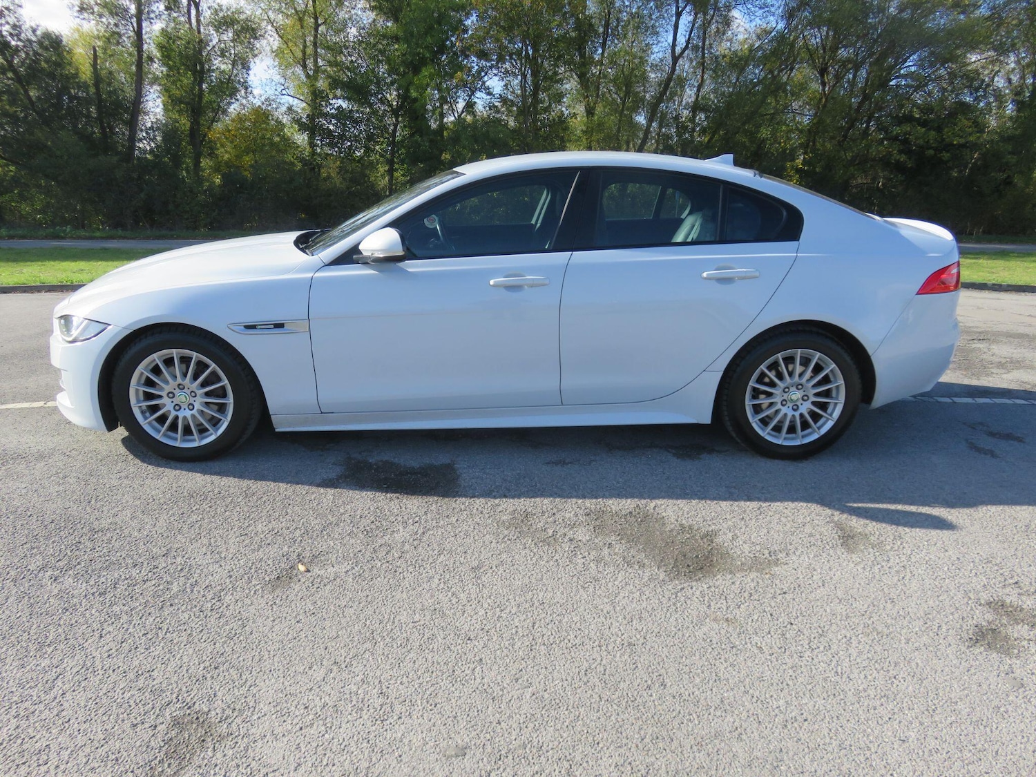 Used Jaguar XE 2015 for sale - 76381343: Photo 15