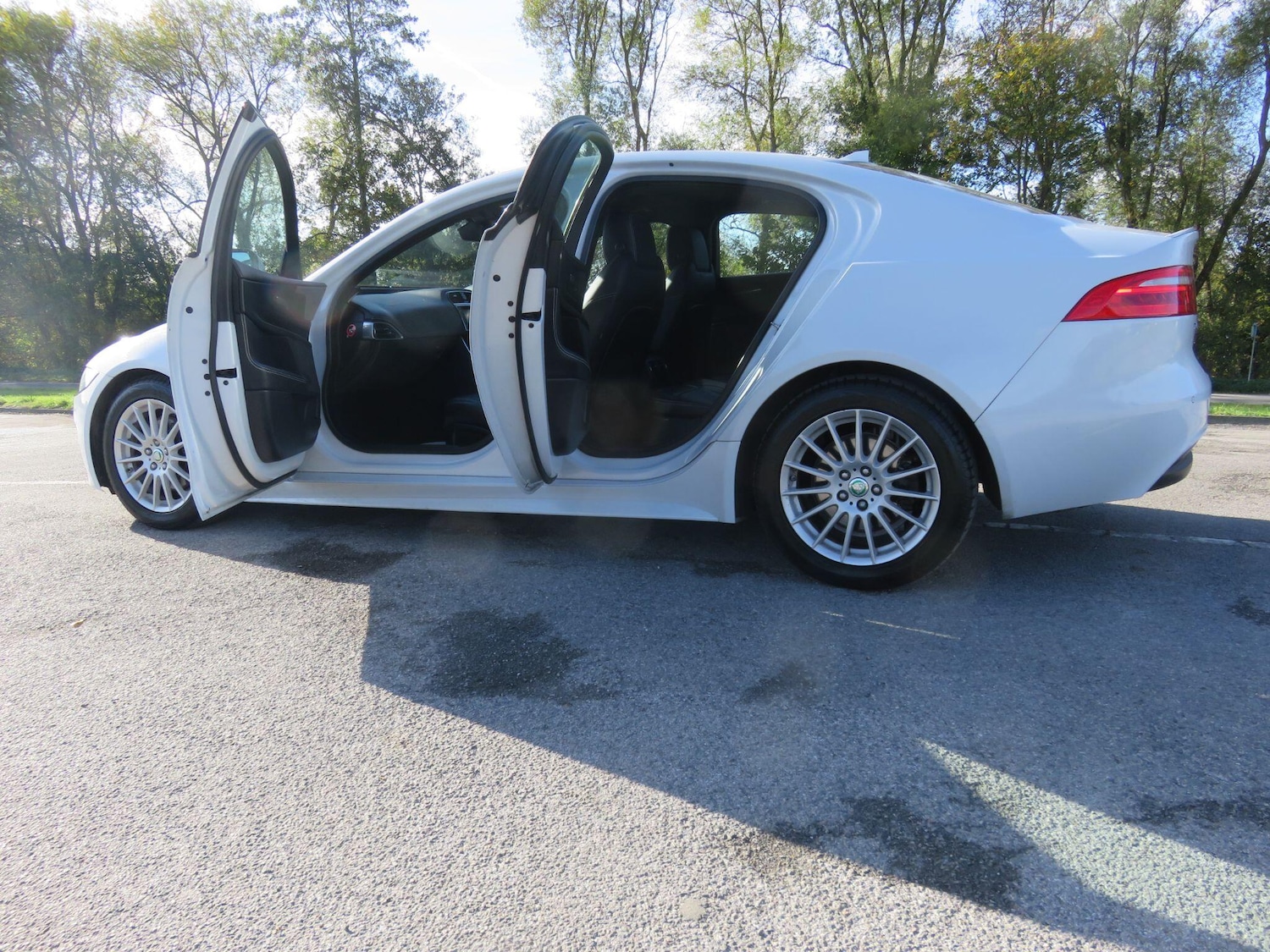 Used Jaguar XE 2015 for sale - 76381343: Photo 16