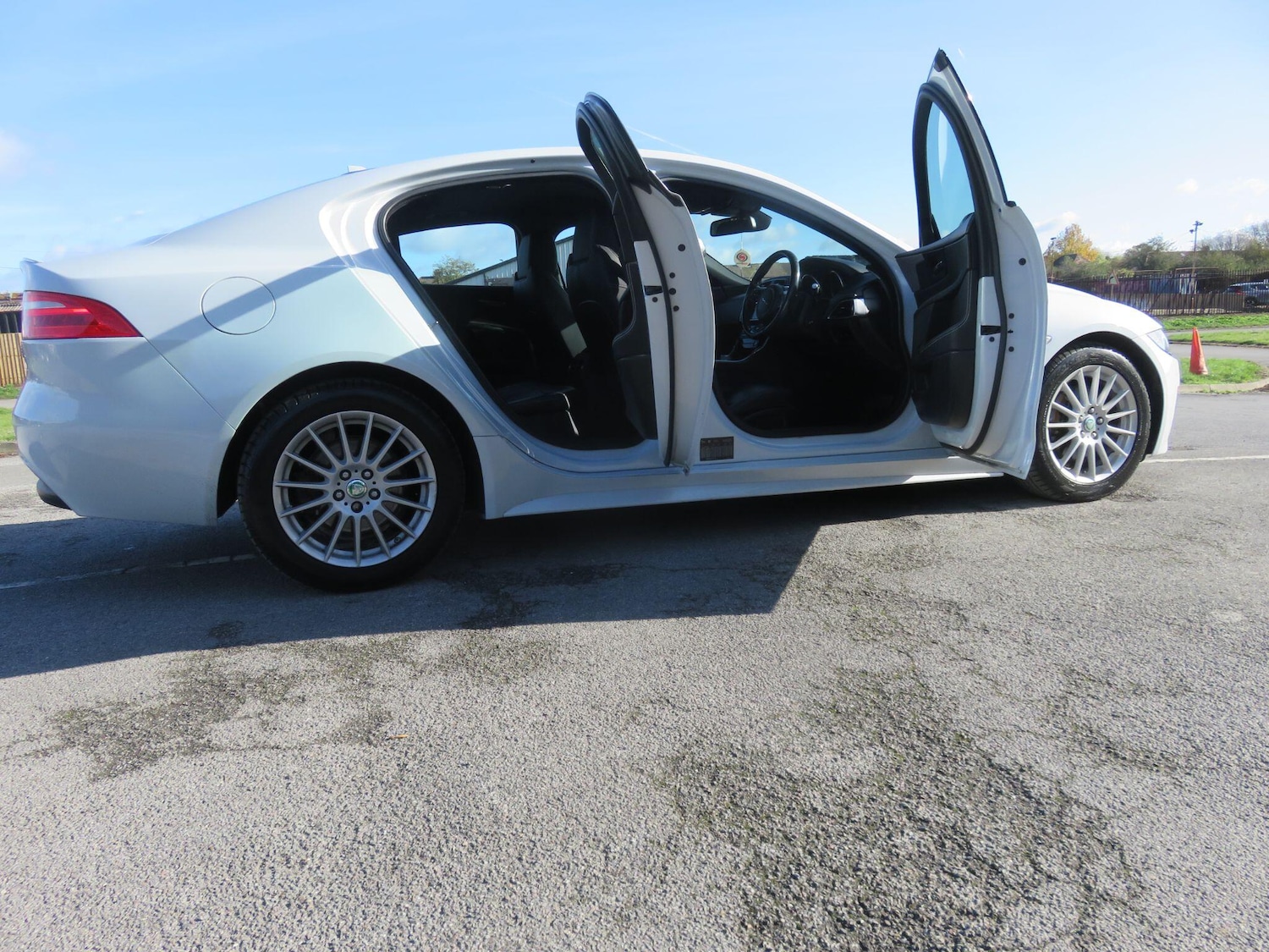 Used Jaguar XE 2015 for sale - 76381343: Photo 18