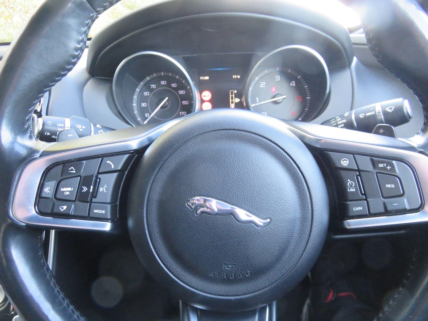 Used Jaguar XE 2015 for sale - 76381343: Photo 24