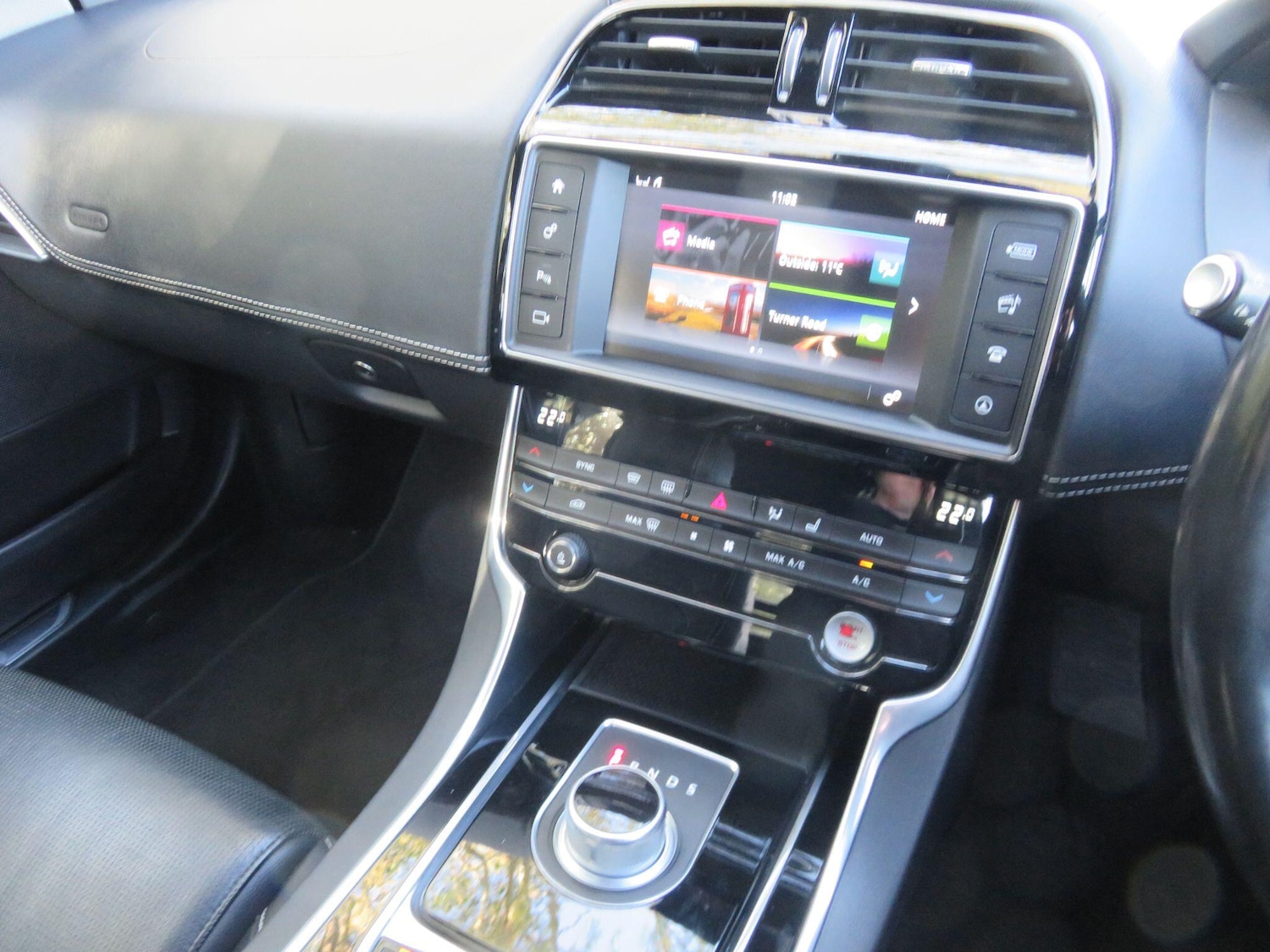 Used Jaguar XE 2015 for sale - 76381343: Photo 25