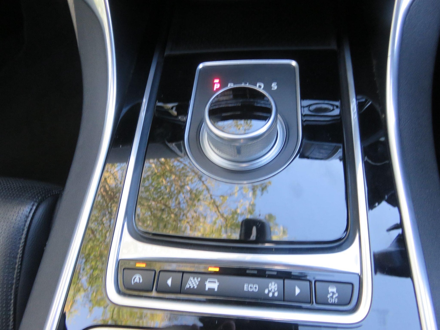 Used Jaguar XE 2015 for sale - 76381343: Photo 26