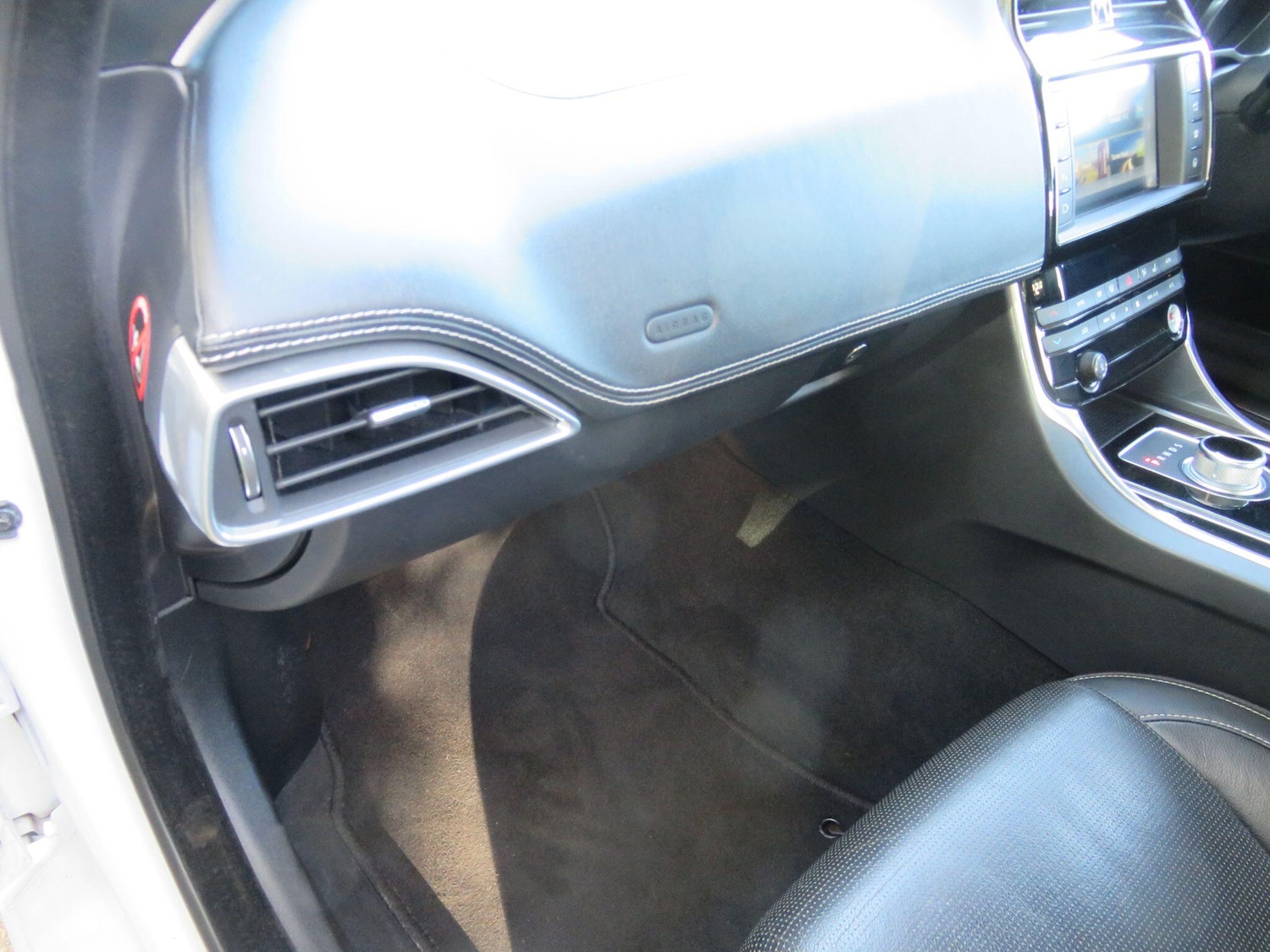 Used Jaguar XE 2015 for sale - 76381343: Photo 42