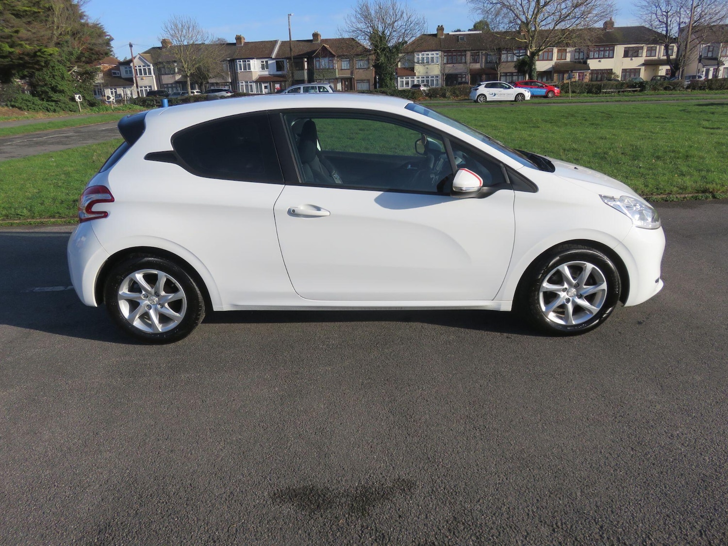 Used Peugeot 208 2014 for sale - 77131501: Photo 11