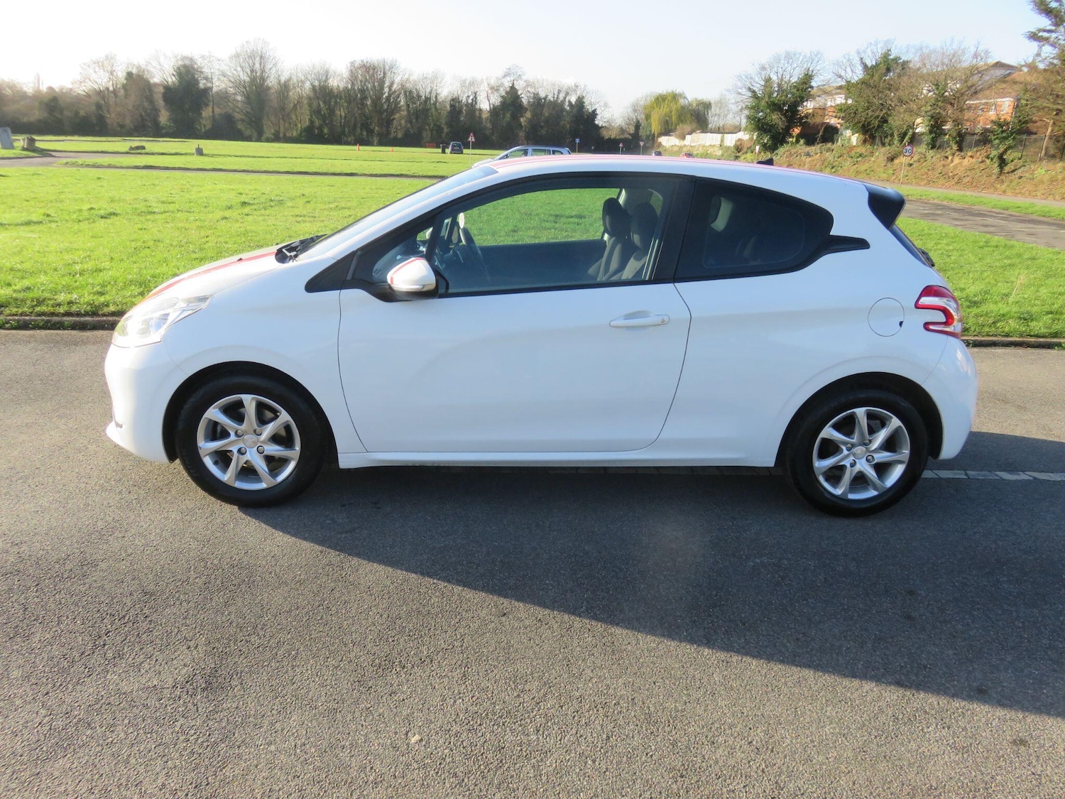 Used Peugeot 208 2014 for sale - 77131501: Photo 15