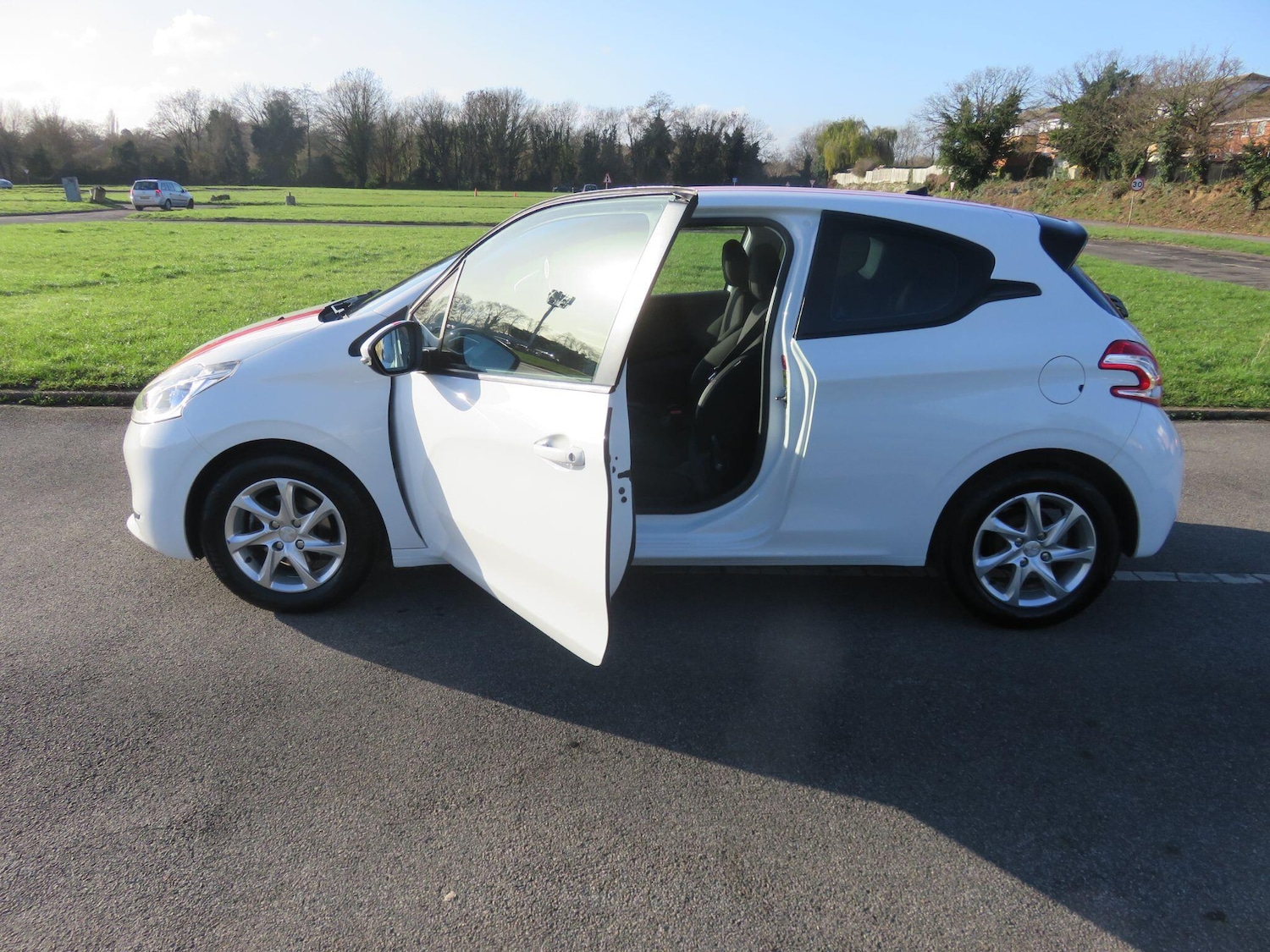 Used Peugeot 208 2014 for sale - 77131501: Photo 17