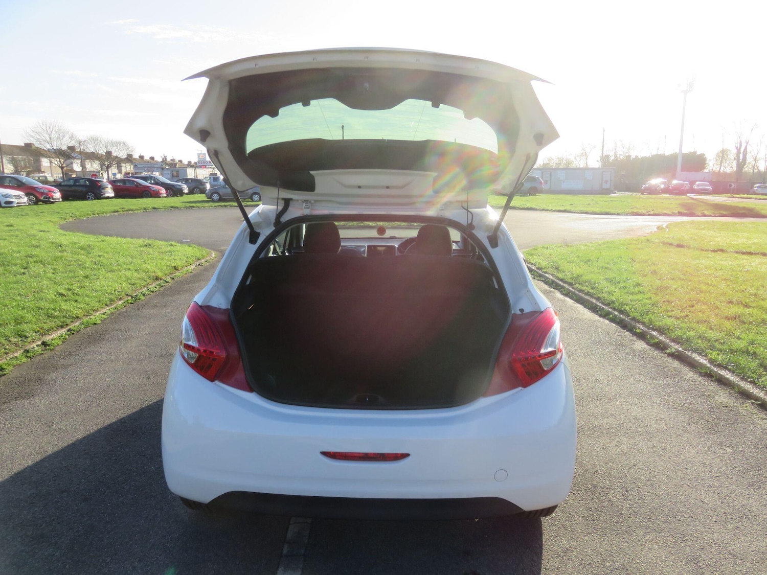 Used Peugeot 208 2014 for sale - 77131501: Photo 18