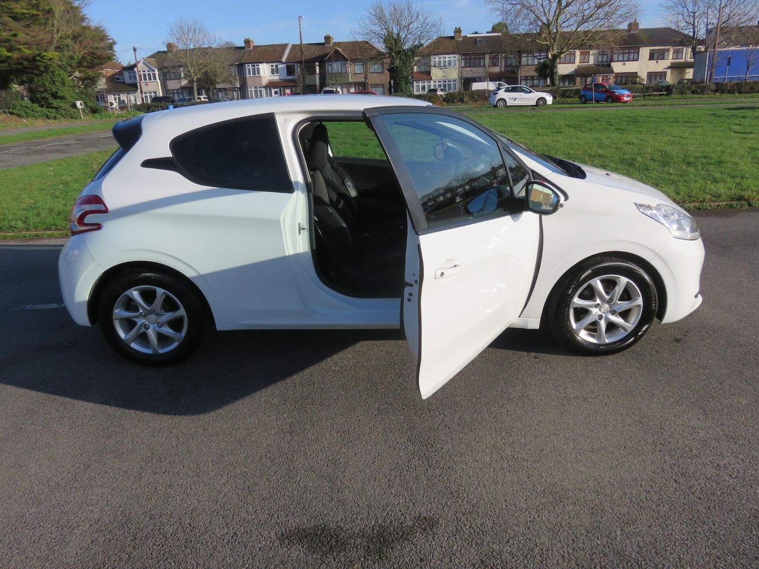 Used Peugeot 208 2014 for sale - 77131501: Photo 19