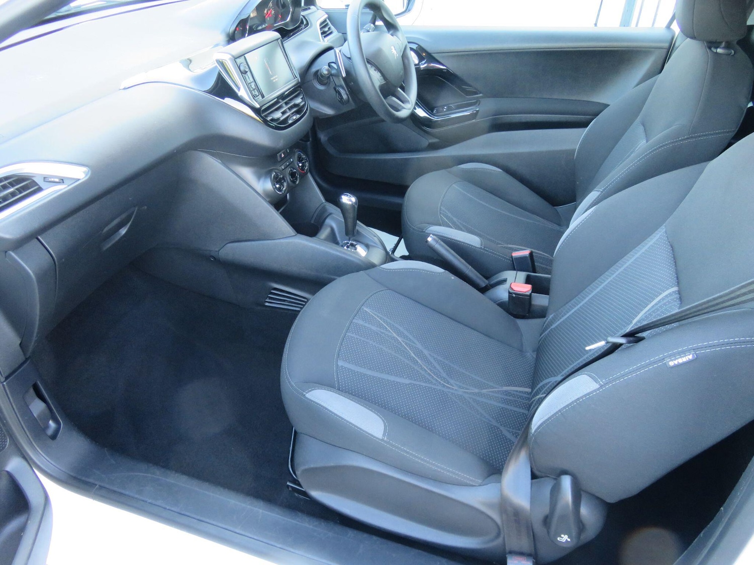 Used Peugeot 208 2014 for sale - 77131501: Photo 36