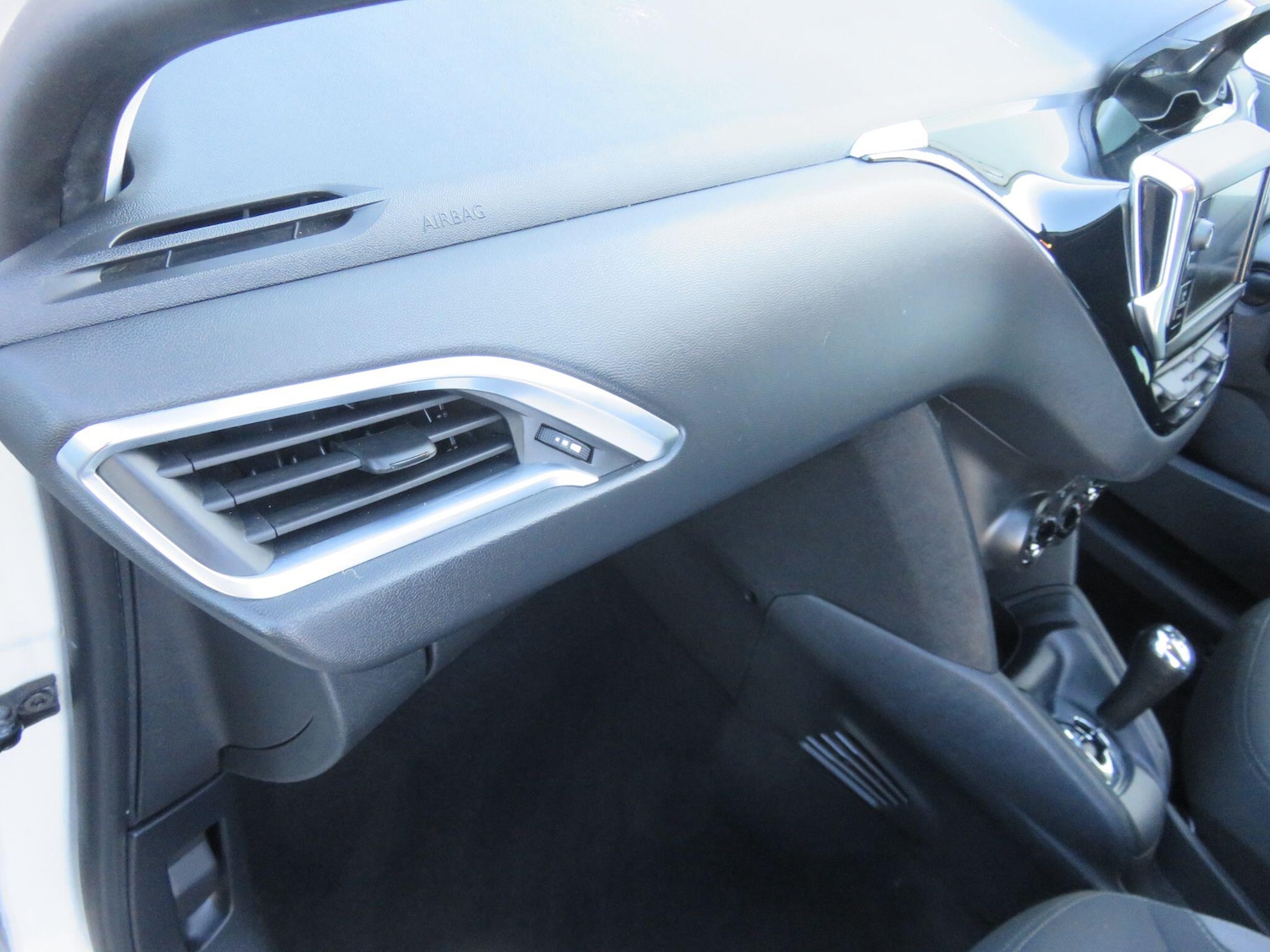 Used Peugeot 208 2014 for sale - 77131501: Photo 37