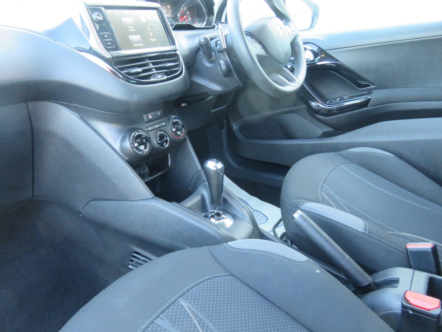 Used Peugeot 208 2014 for sale - 77131501: Photo 38