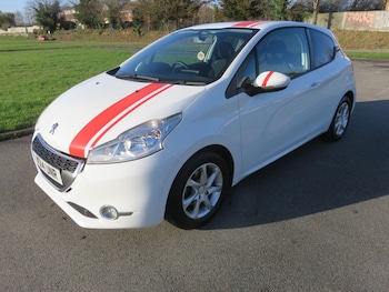 Used Peugeot 208 2014 for sale - 77131501: Photo