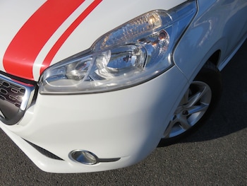 Used Peugeot 208 2014 for sale - 77131501: Photo
