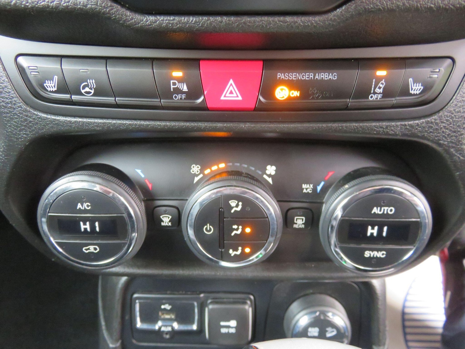 Used Jeep Renegade 2015 for sale - 76839808: Photo 35