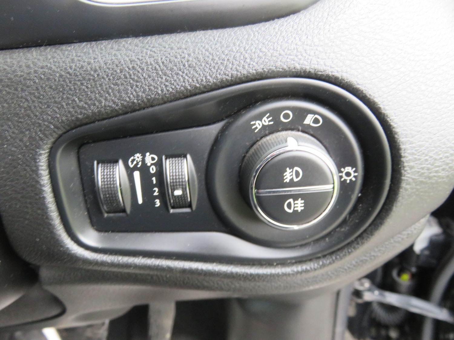 Used Jeep Renegade 2015 for sale - 76839808: Photo 41