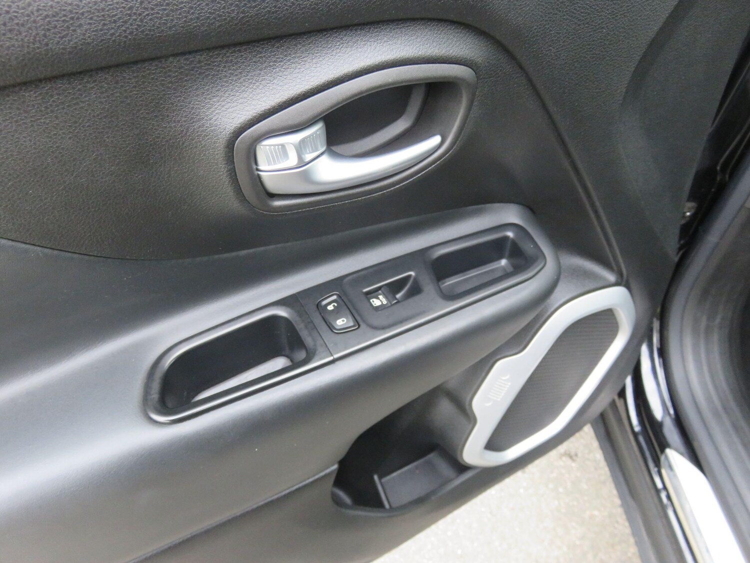 Used Jeep Renegade 2015 for sale - 76839808: Photo 44