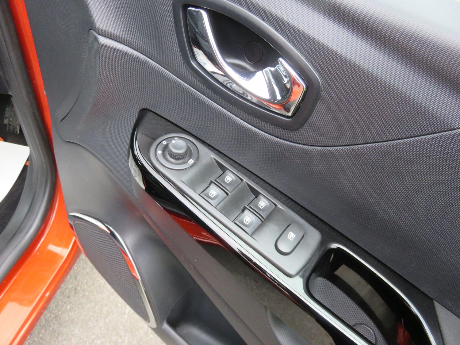 Used Renault Captur 2015 for sale - 78048176: Photo 24