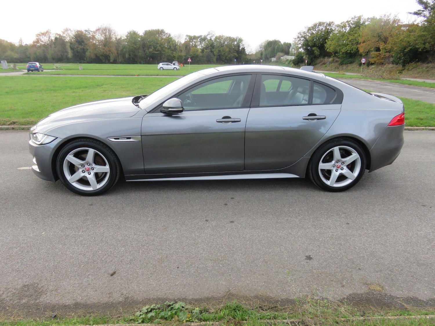 Used Jaguar XE 2016 for sale - 76645564: Photo 15