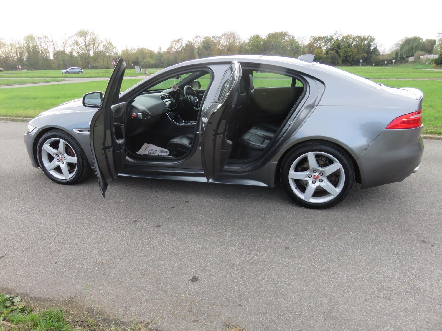 Used Jaguar XE 2016 for sale - 76645564: Photo 17