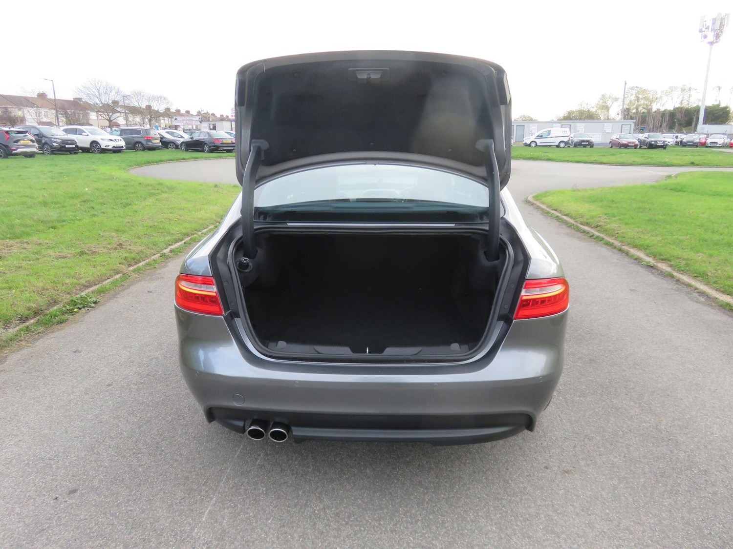 Used Jaguar XE 2016 for sale - 76645564: Photo 18