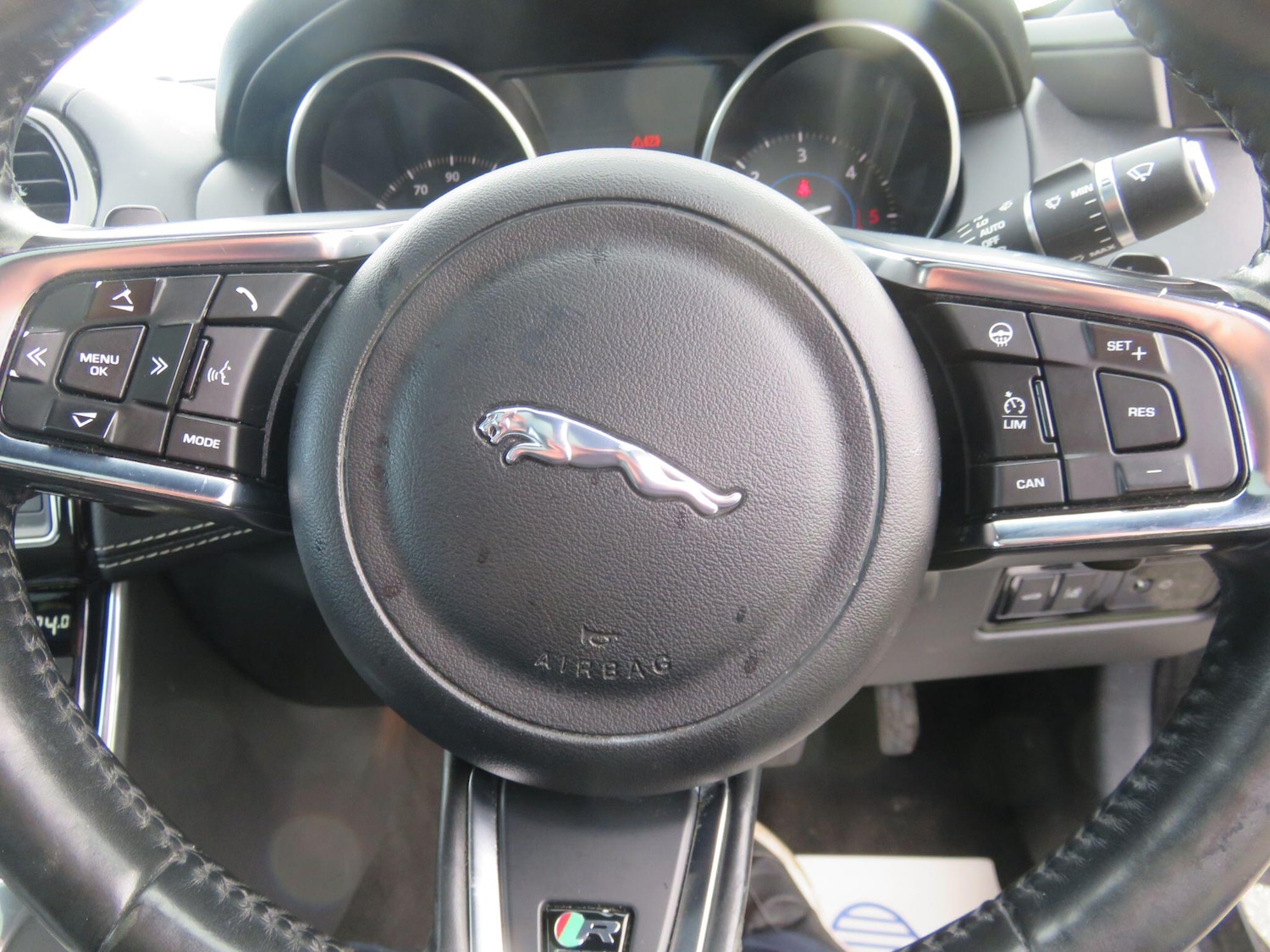 Used Jaguar XE 2016 for sale - 76645564: Photo 30