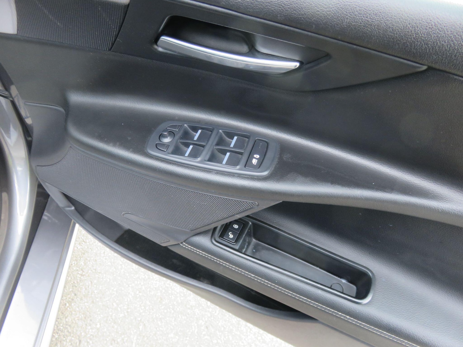 Used Jaguar XE 2016 for sale - 76645564: Photo 40