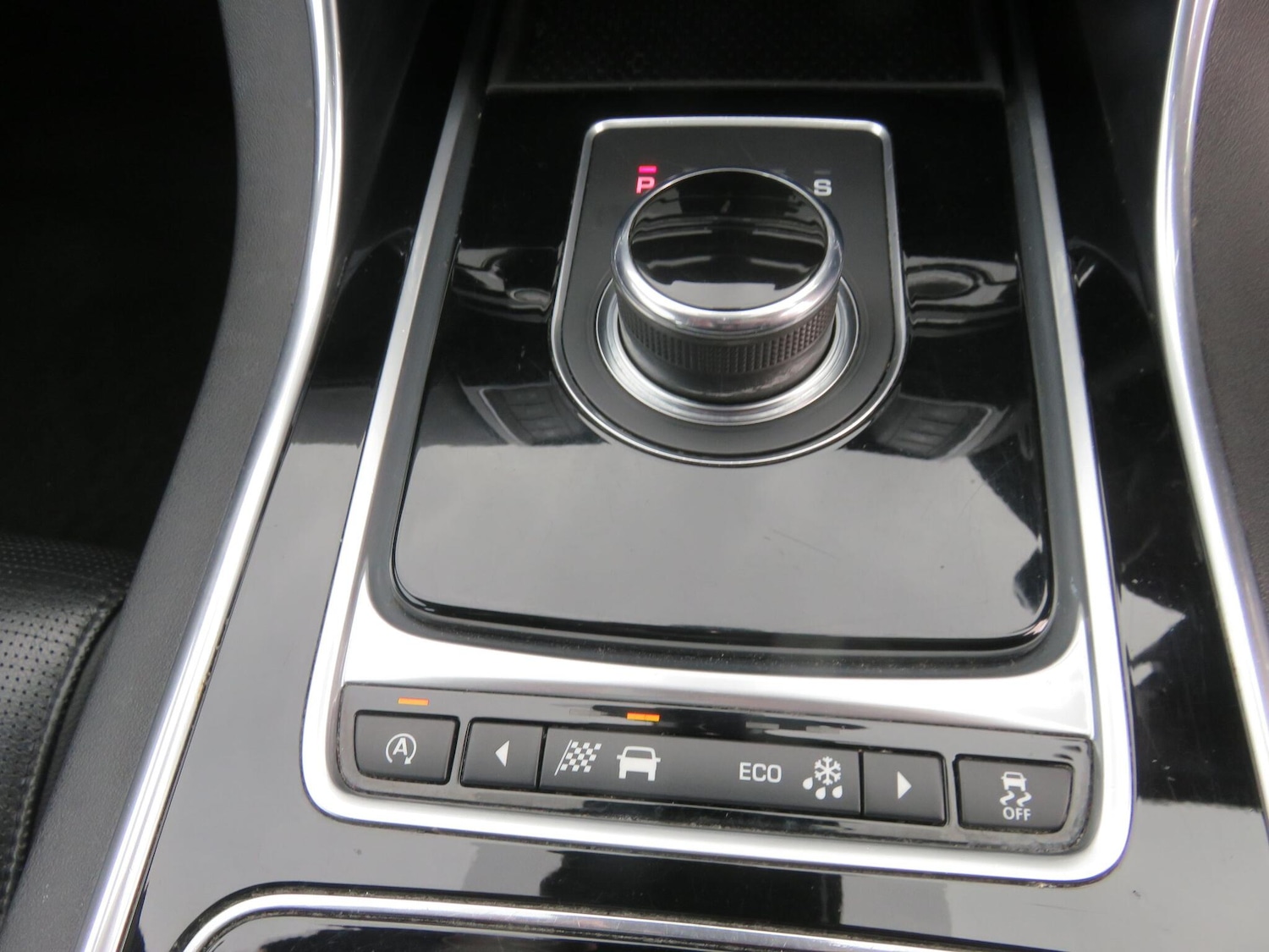 Used Jaguar XE 2016 for sale - 76645564: Photo 41