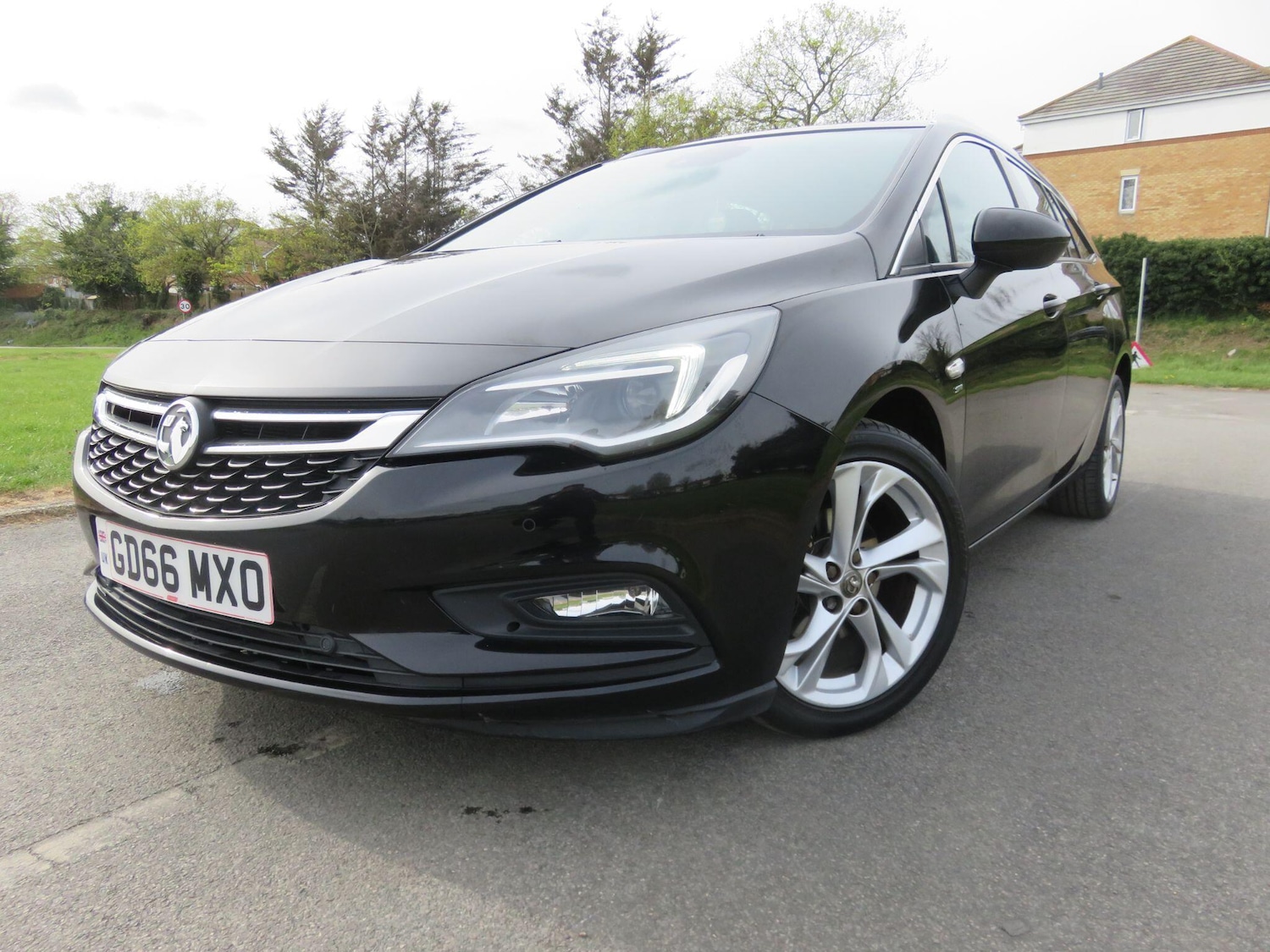 Used Vauxhall Astra 2017 for sale - 78205039: Photo 2