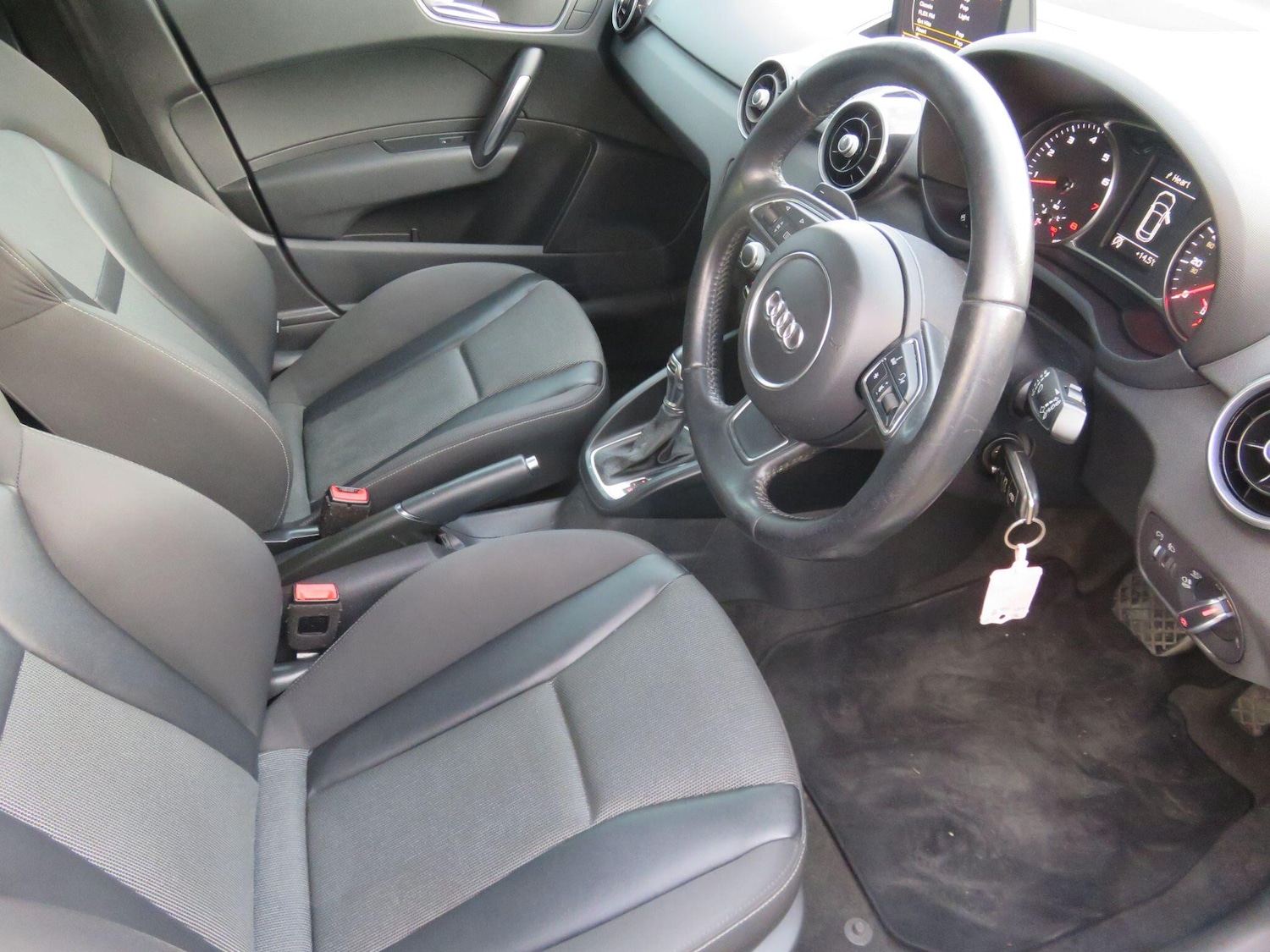 Used Audi A1 2014 for sale - 76337321: Photo 21