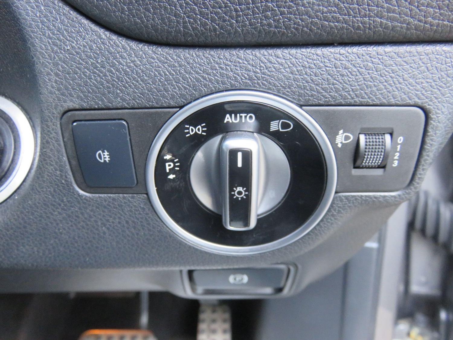 Used Mercedes-Benz GLA 2016 for sale - 76865129: Photo 40