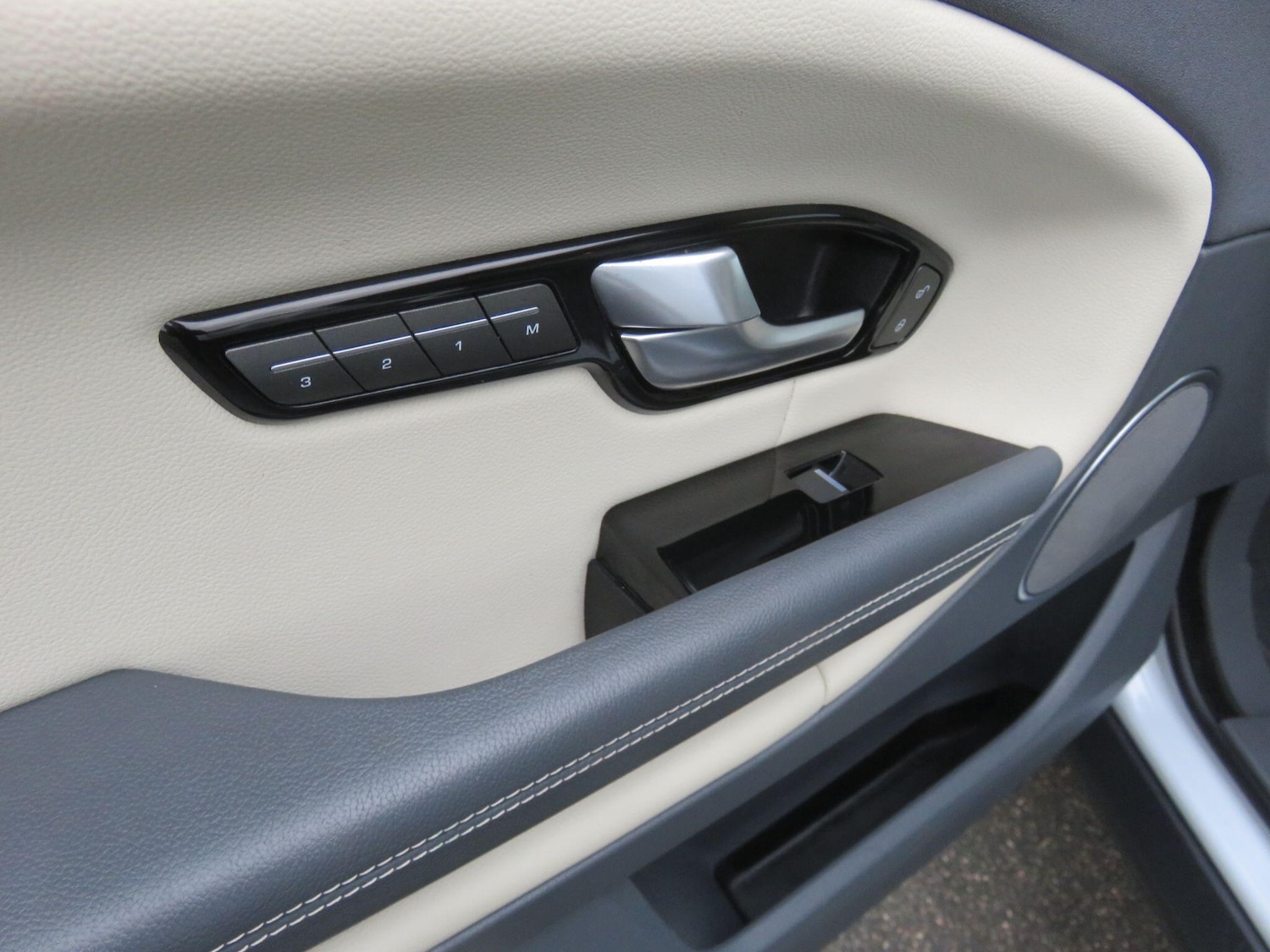 Used Land Rover Range Rover Evoque 2016 for sale - 76561708: Photo 44