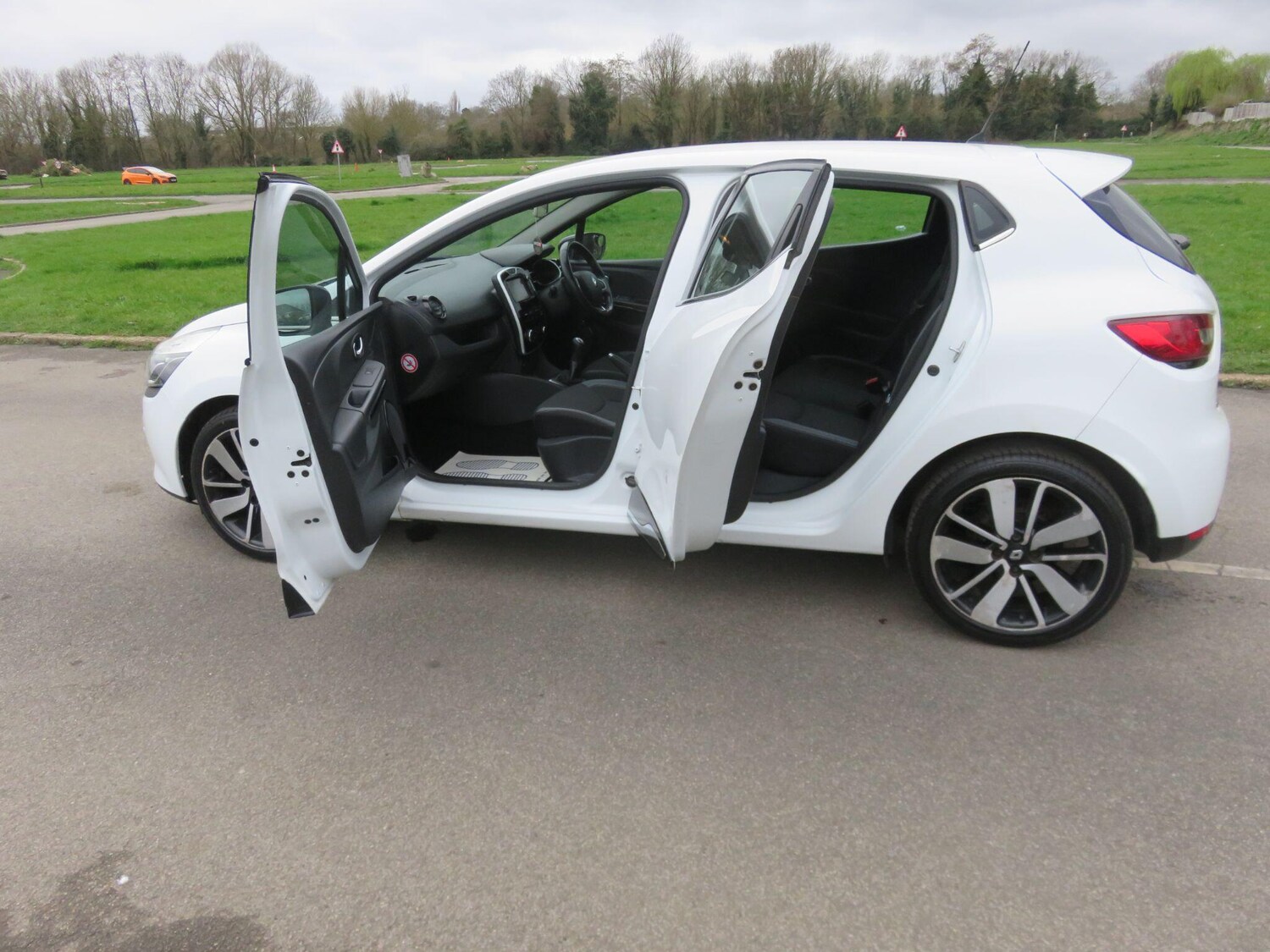 Used Renault Clio for sale - 77696535: Photo 17