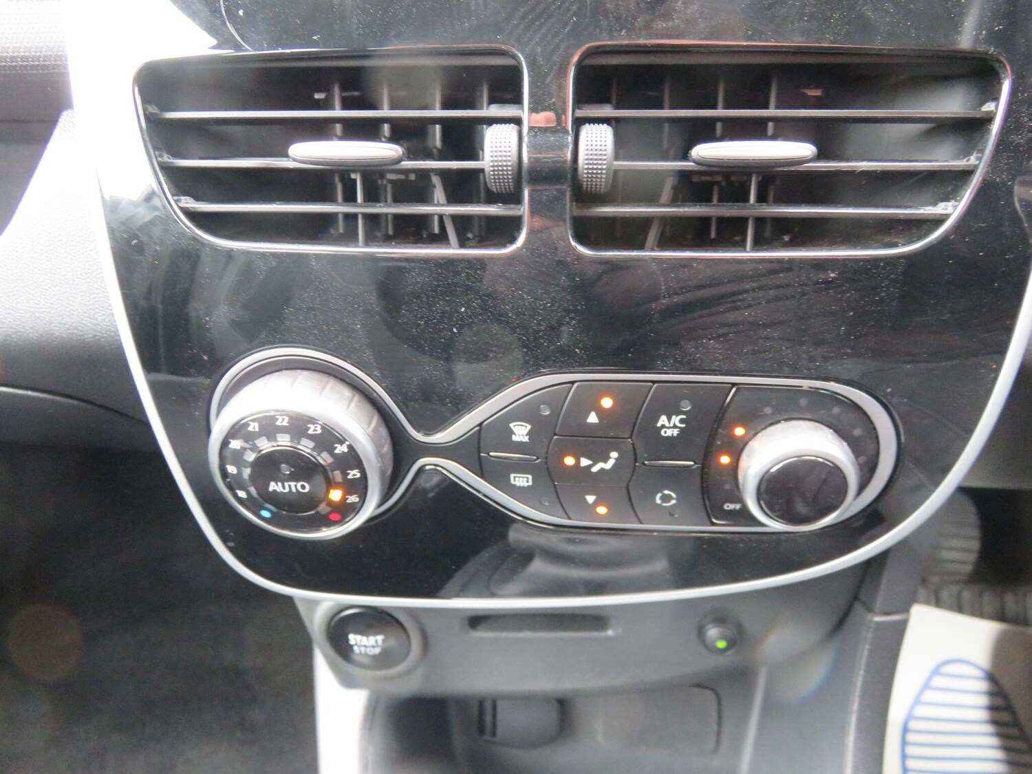 Used Renault Clio for sale - 77696535: Photo 32