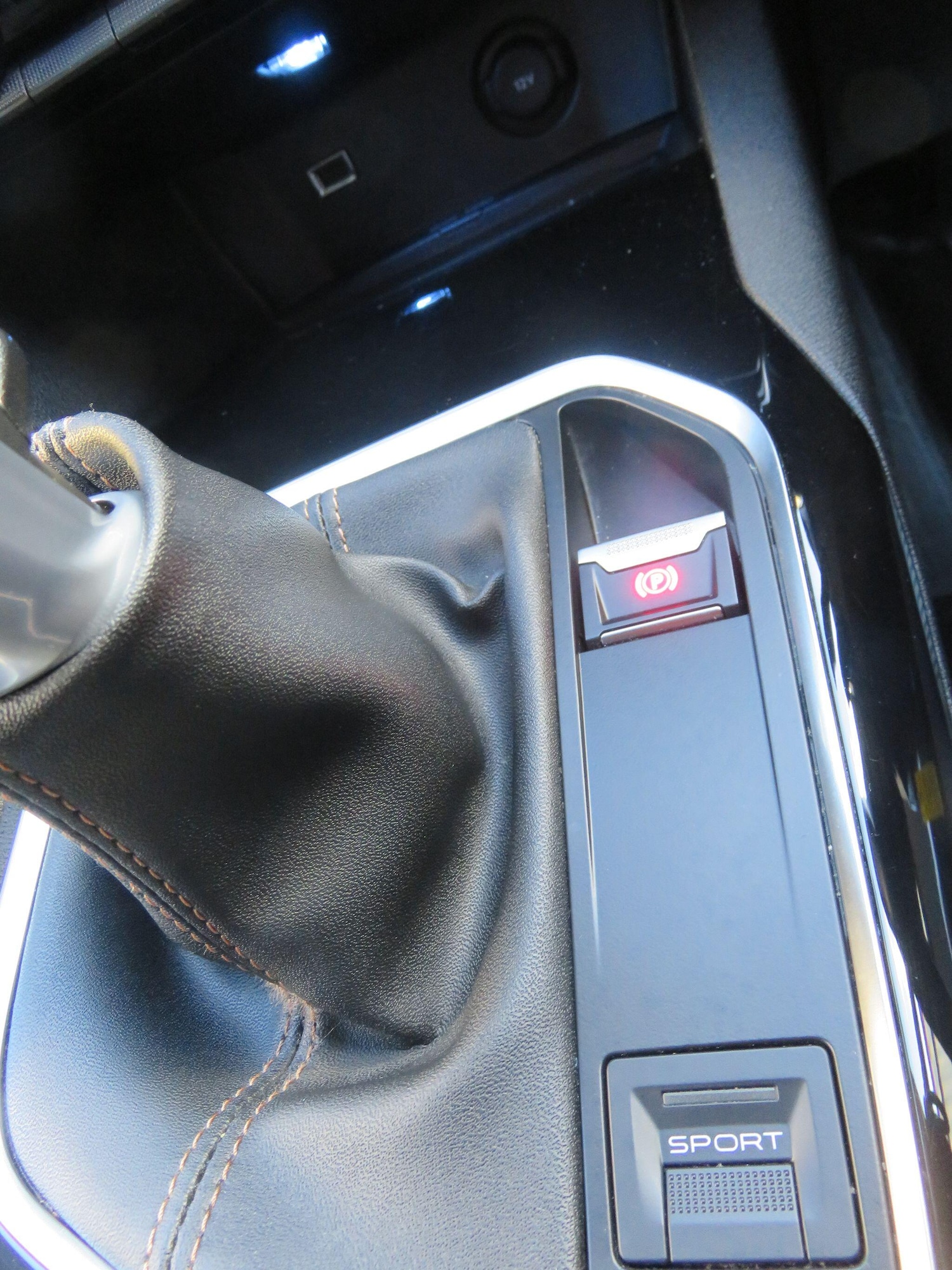 Used Peugeot 3008 2018 for sale - 76994463: Photo 25