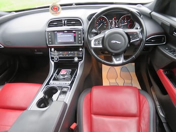 Used Jaguar XE 2017 for sale - 78529084: Photo