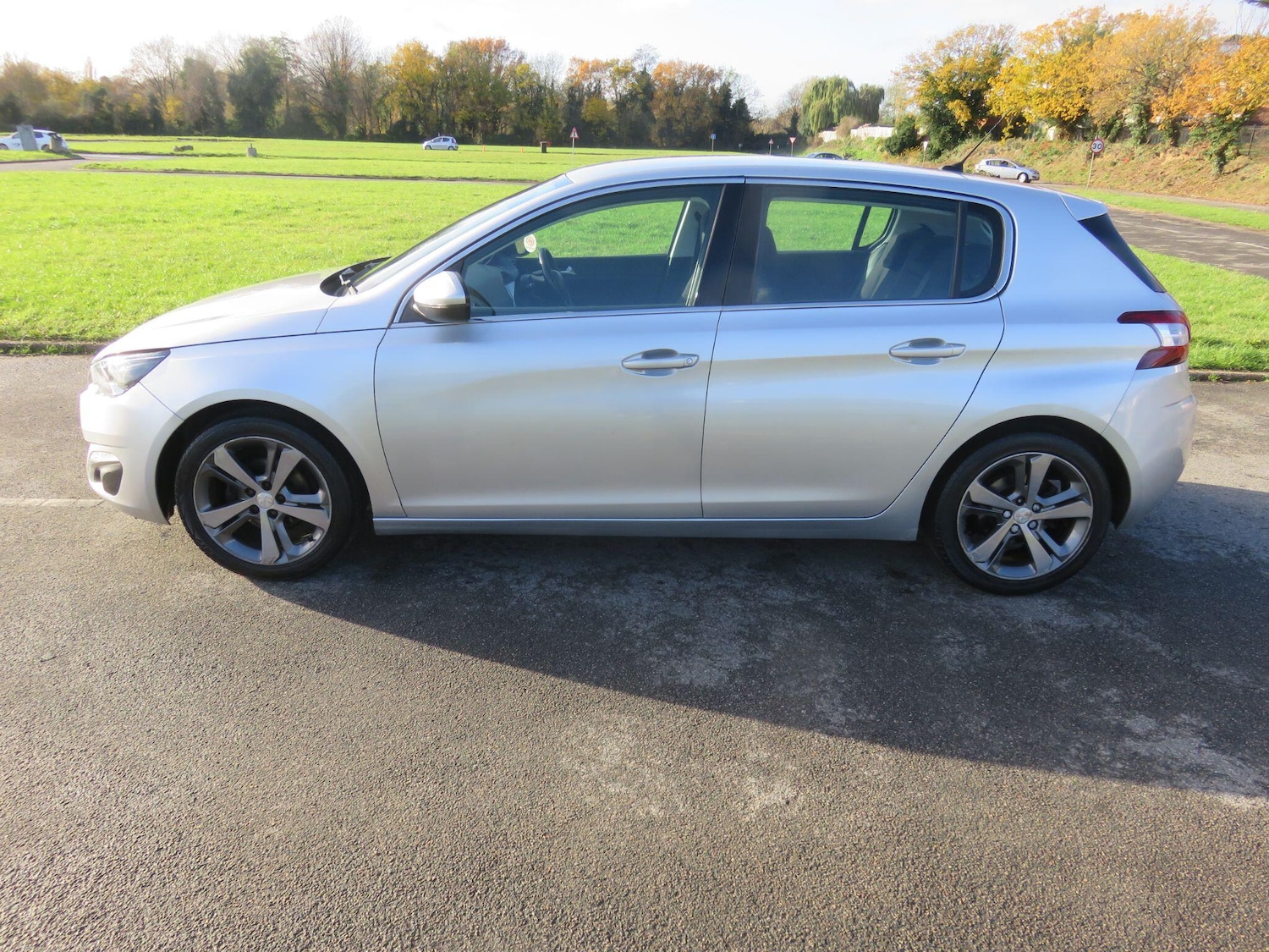 Used Peugeot 308 2017 for sale - 76839651: Photo 15