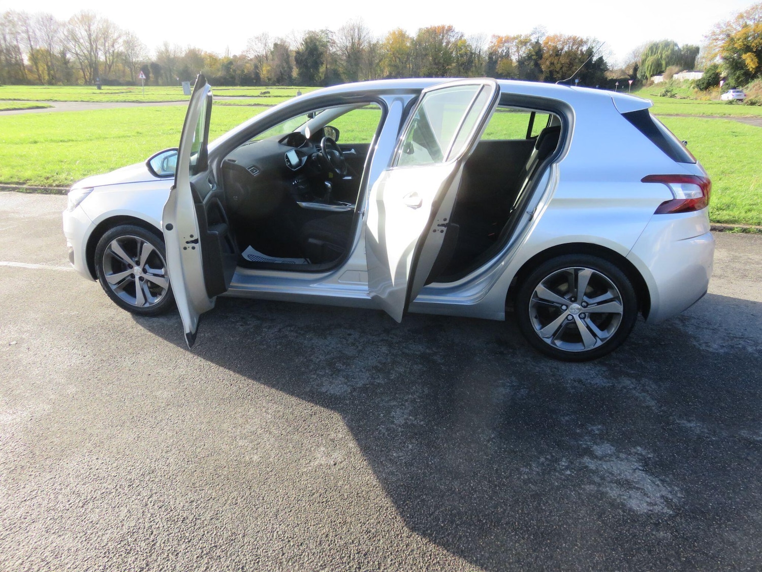 Used Peugeot 308 2017 for sale - 76839651: Photo 17