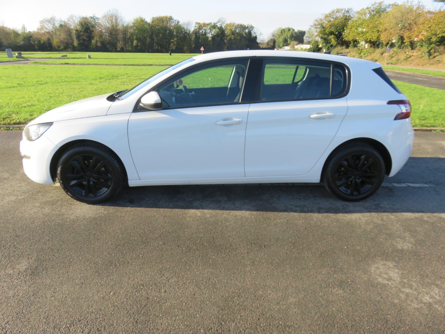 Used Peugeot 308 2014 for sale - 76702316: Photo 15