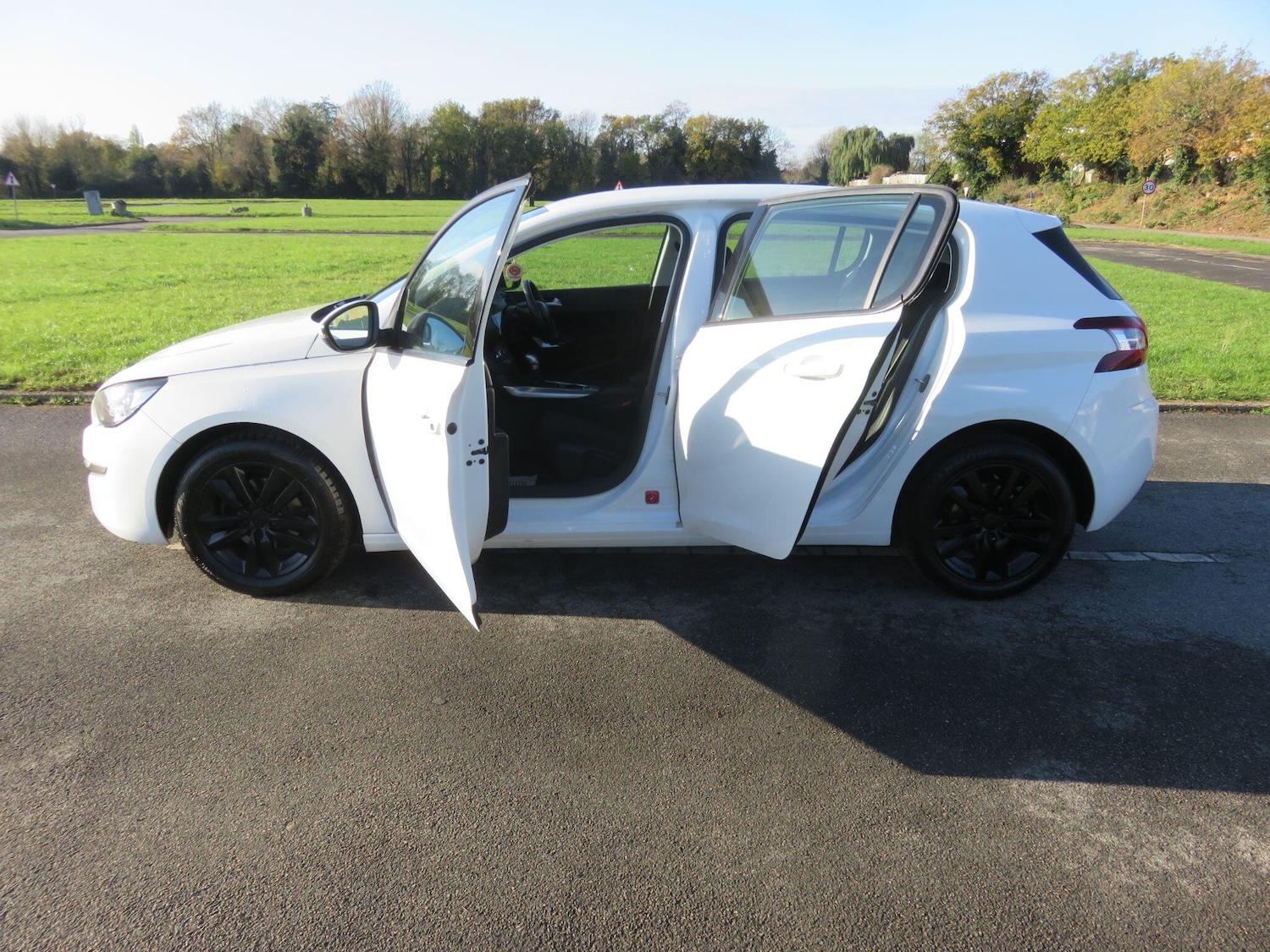 Used Peugeot 308 2014 for sale - 76702316: Photo 17