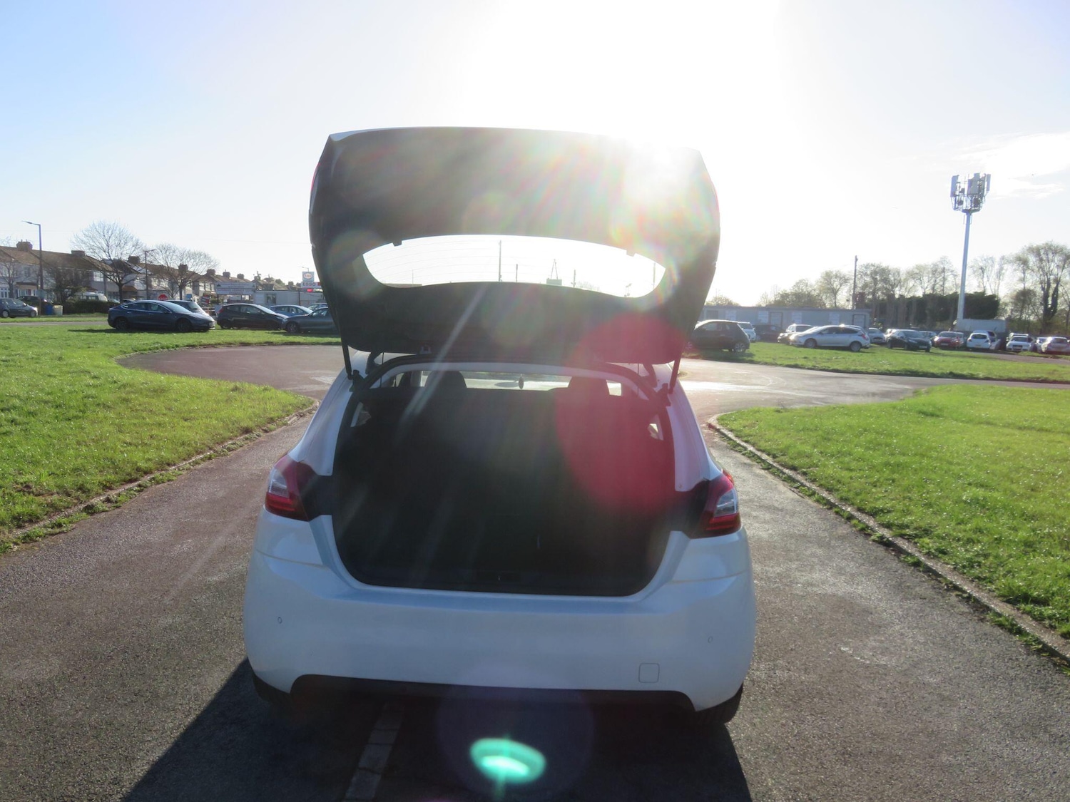 Used Peugeot 308 2014 for sale - 76702316: Photo 18