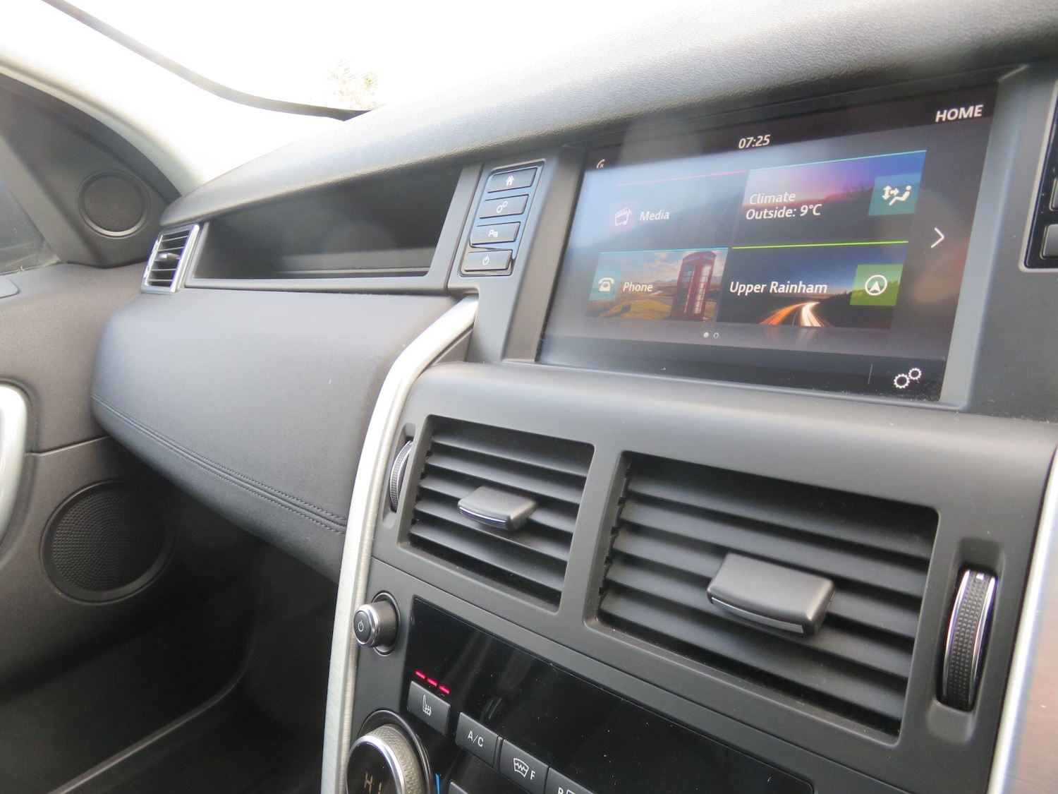 Used Land Rover Discovery Sport 2018 for sale - 76850498: Photo 31