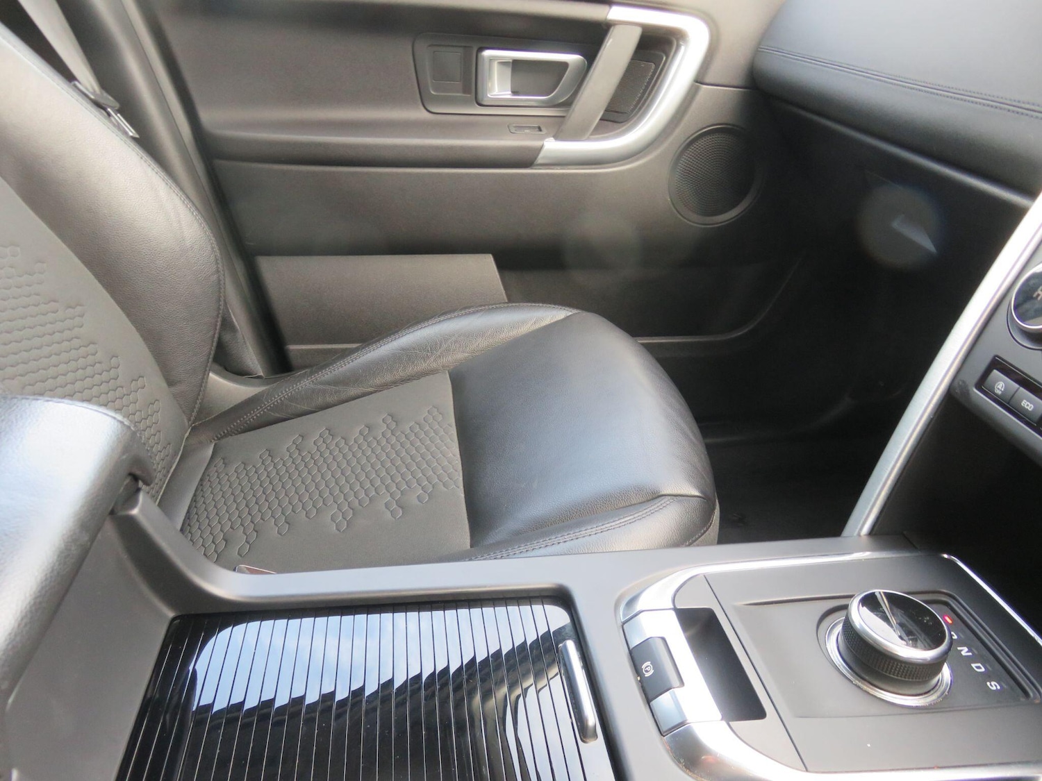 Used Land Rover Discovery Sport 2018 for sale - 76850498: Photo 50