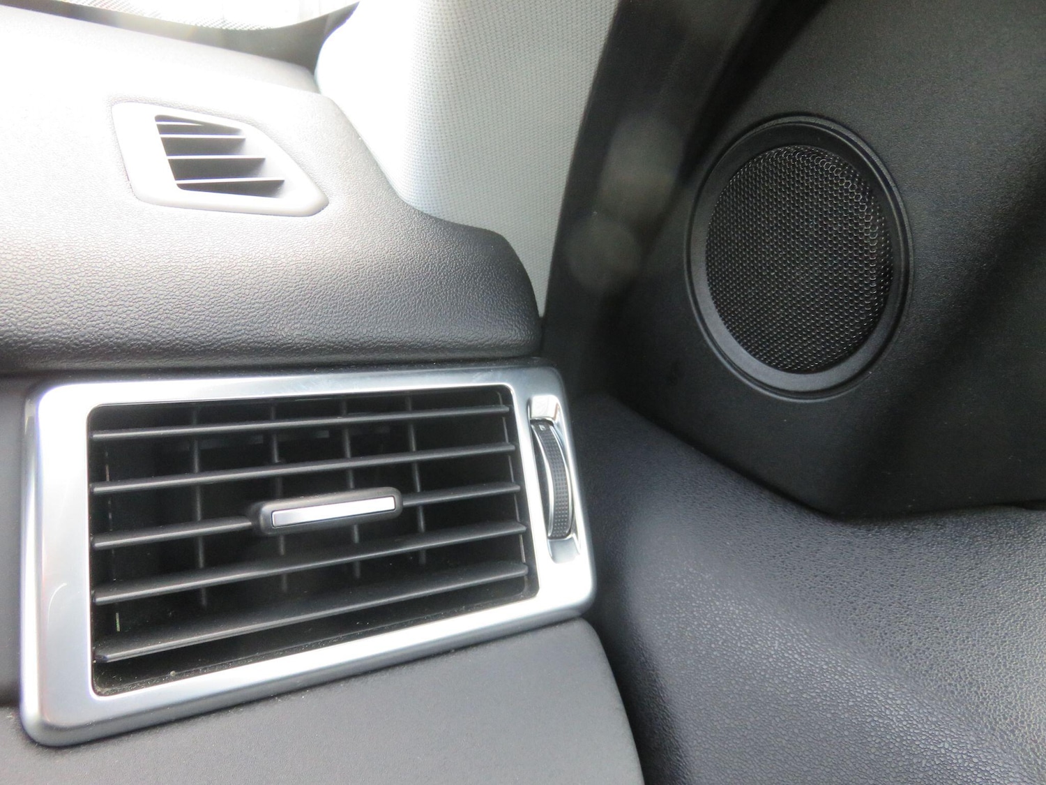 Used Land Rover Discovery Sport 2018 for sale - 76850498: Photo 54