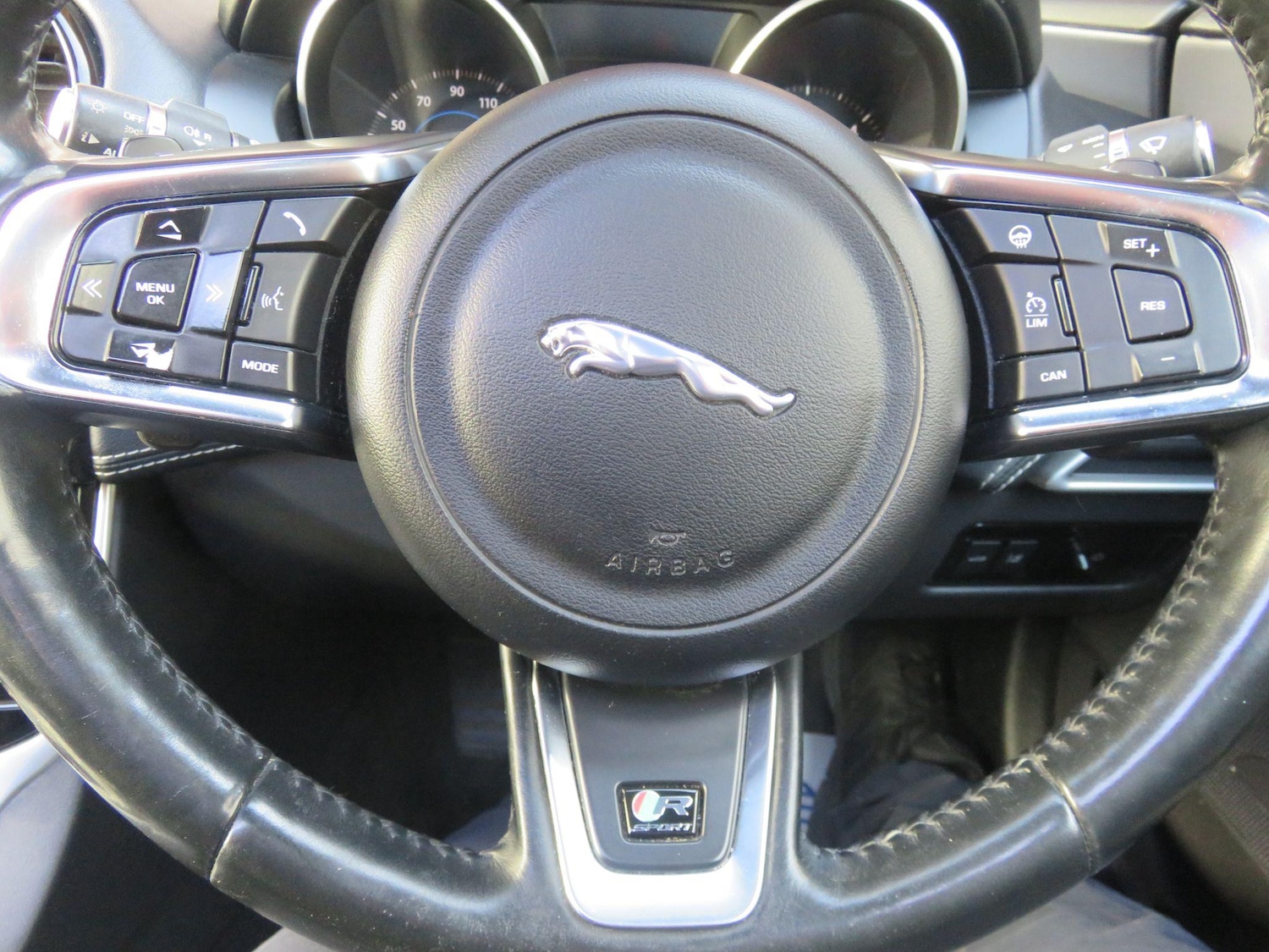Used Jaguar XE 2016 for sale - 76337404: Photo 23