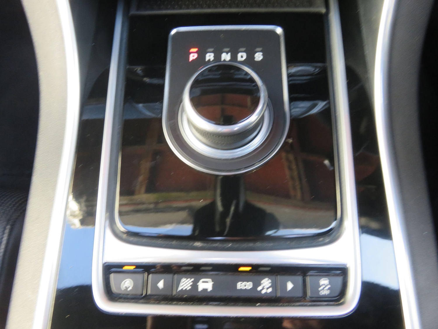 Used Jaguar XE 2016 for sale - 76337404: Photo 27