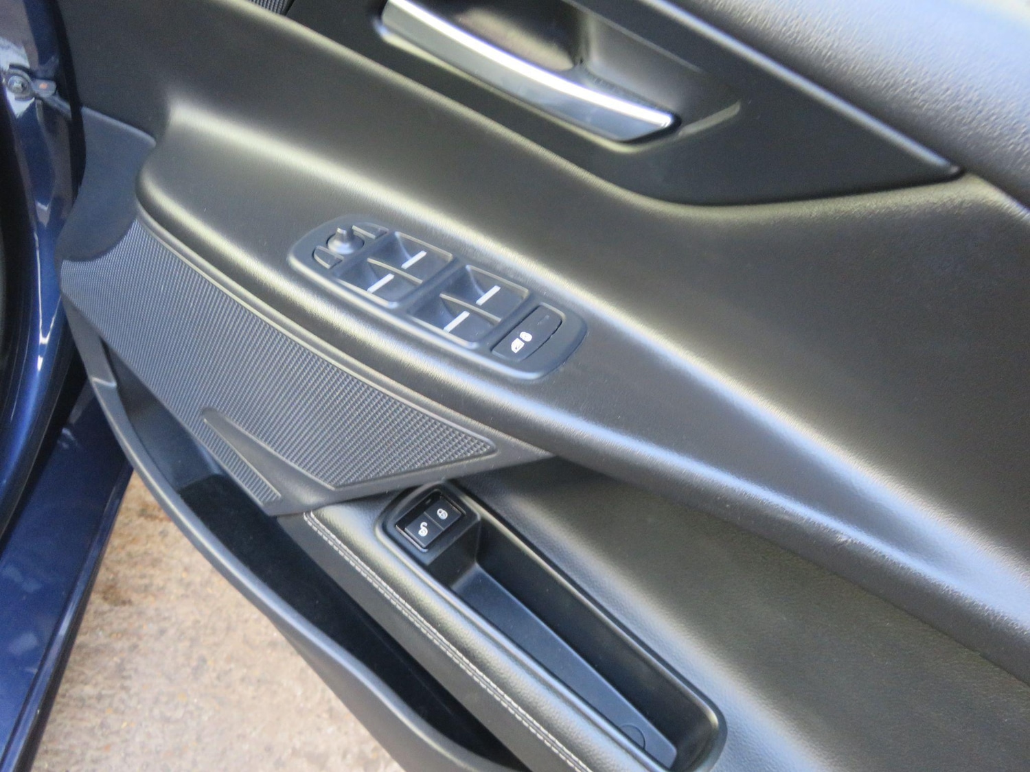 Used Jaguar XE 2016 for sale - 76337404: Photo 28