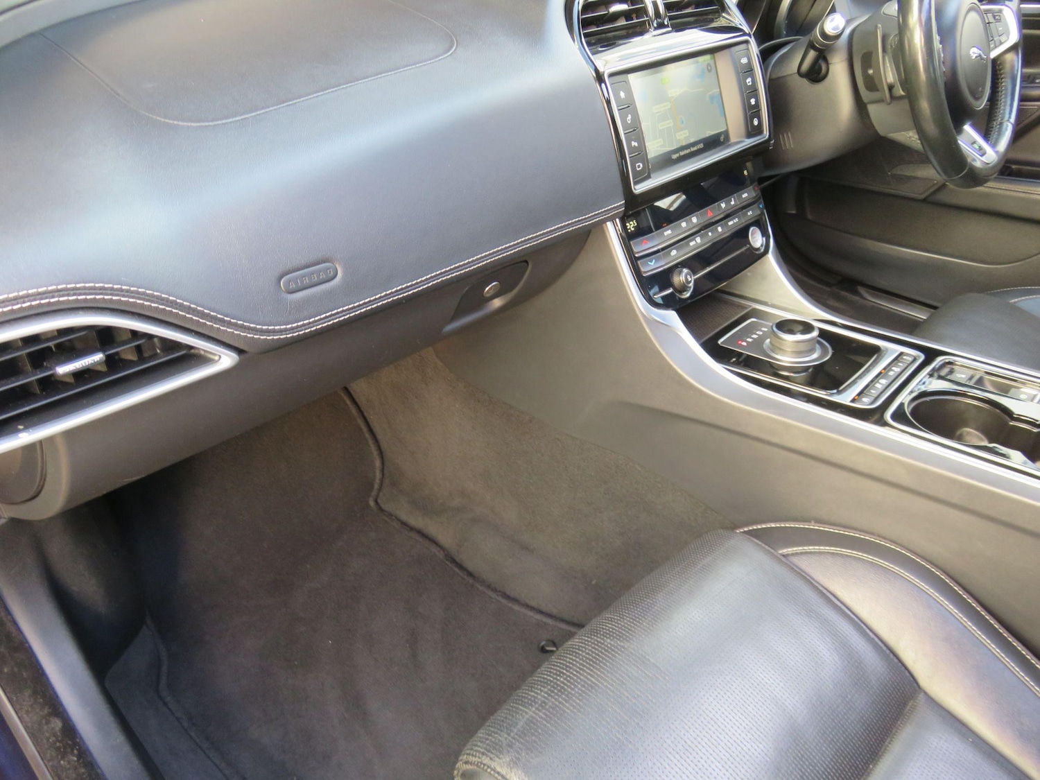 Used Jaguar XE 2016 for sale - 76337404: Photo 30
